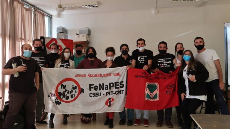 En Uruguay 15 docentes fueron separados de sus cargos por manifestarse en contra de una reforma