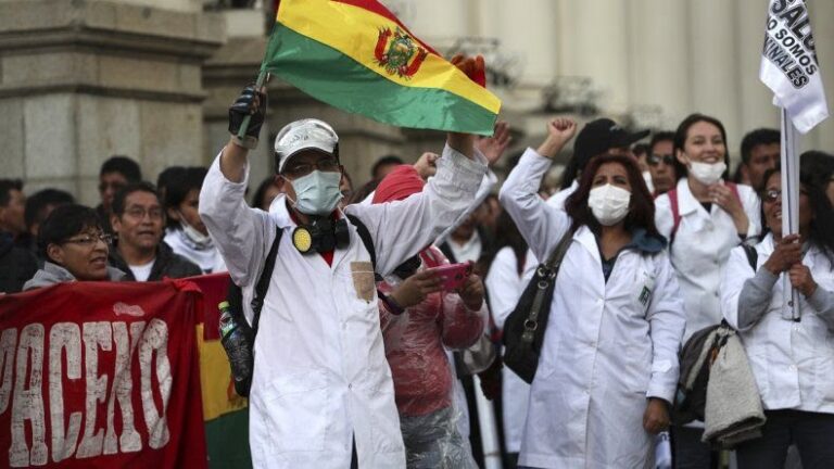 Bolivia: huelga de médicos en rechazo de la Ley de Emergencia Sanitaria