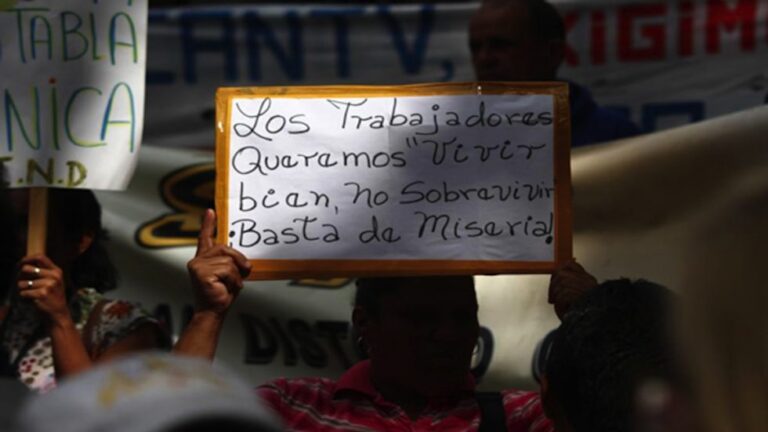 Indignante: un trabajador público en Venezuela cobra 3 dólares al mes