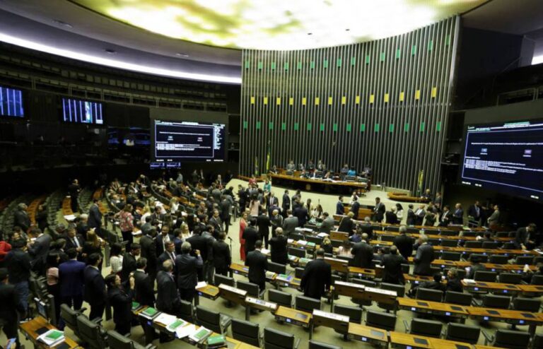 La CUT de Brasil denunció que el Congreso desvió recursos de las áreas social y laboral al presupuesto electoral