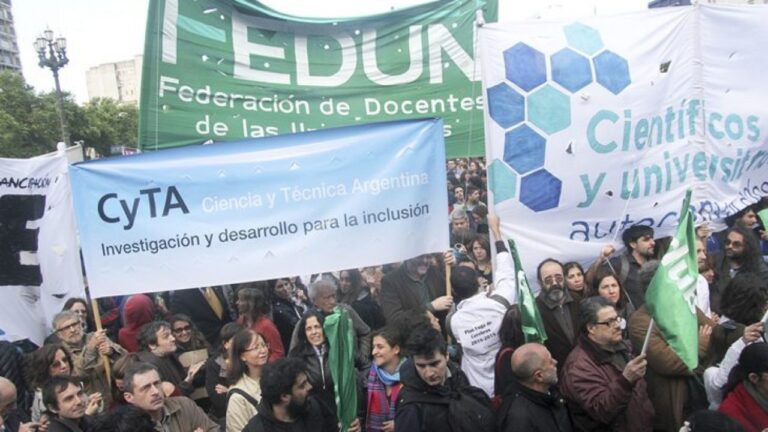 Argentina: FEDUN pide que arranque la vacunación de docentes universitarios