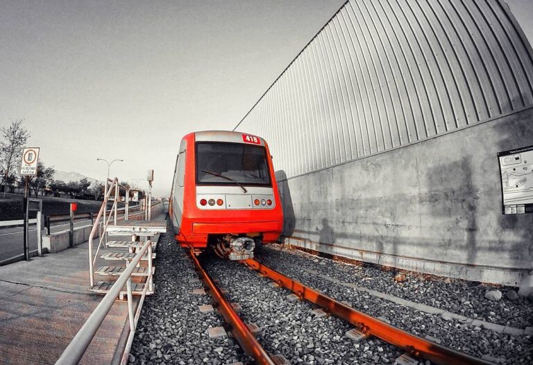 La CUT de Chile a favor del cese de actividades de los trabajadores del Metro de Santiago