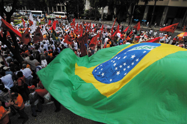Sindicatos de Brasil protestan contra las altas tasas de interés