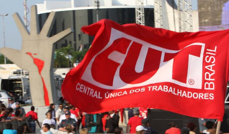 Mujeres de la CUT Brasil presidieron una jornada de protestas en contra de Bolsonaro