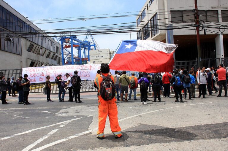 Chile: Unión Portuaria y Federación de Trabajadores del Cobre tuercen el brazo a Piñera