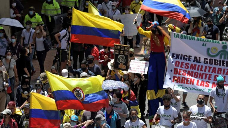 Centrales sindicales de Colombia: “Con militarización y violencia el Gobierno Nacional bloquea la negociación”
