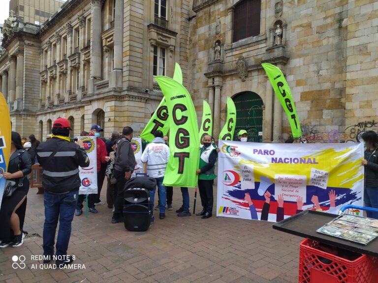 Colombia: trabajadores estatales se manifiestan por un aumento salarial y mejores condiciones laborales