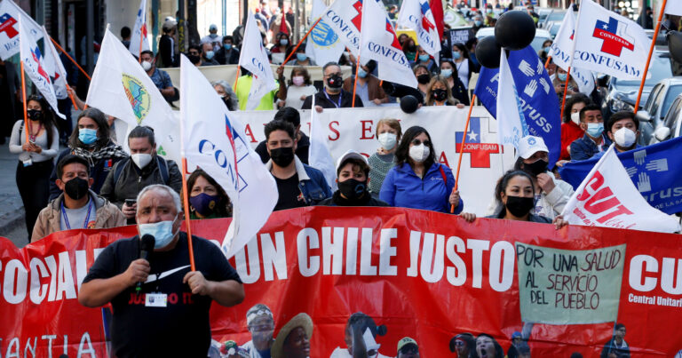 Funcionarios de la Salud Municipal de Chile exigen a congresistas presupuesto y atención para su sector
