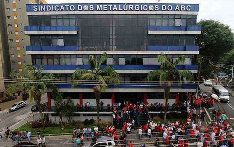 Brasil: Metalúrgicos de ABC logran aumento salarial y emiten aviso de huelga en algunas empresas