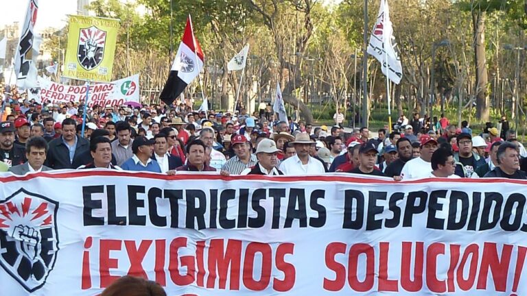 Electricistas mexicanos retoman Mesa de Trabajo para la reinserción de trabajadores de Luz y Fuerza