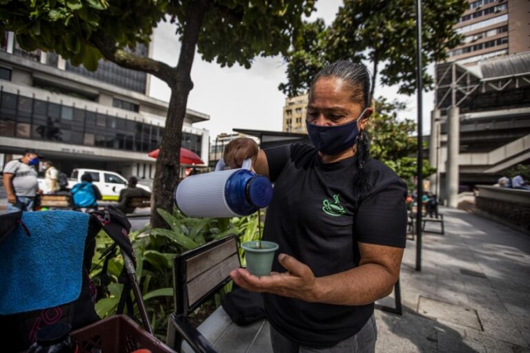 Colombia: trabajadoras informales se organizan y presentan pliego de peticiones a la Alcaldía de Medellín