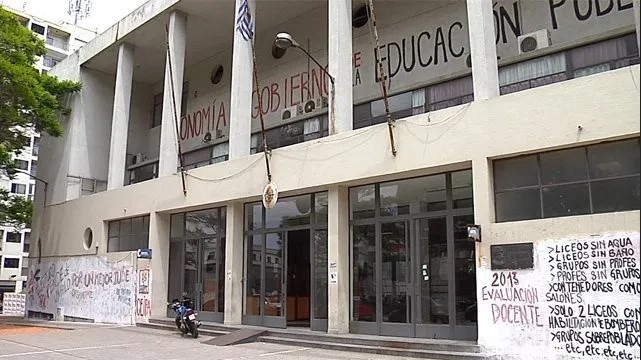 Uruguay: estudiantes de formación docente exigen más presupuesto para la educación terciaria