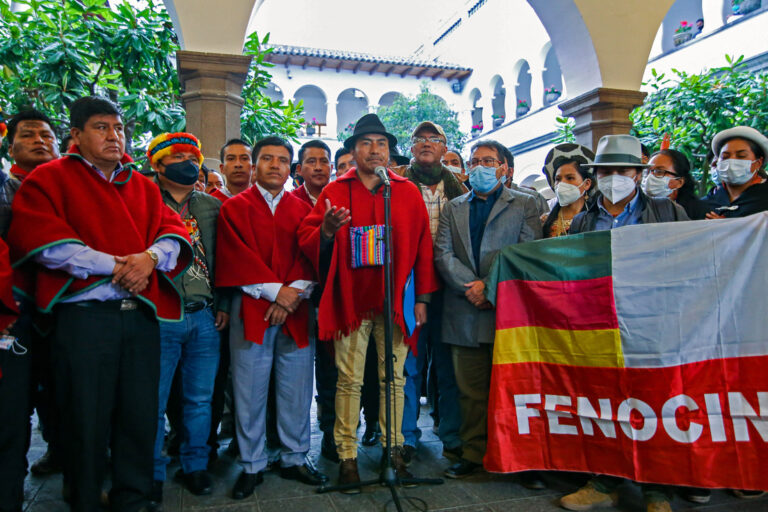 Sindicatos apoyan el paro nacional que inició hoy en Ecuador convocado por comunidades indígenas