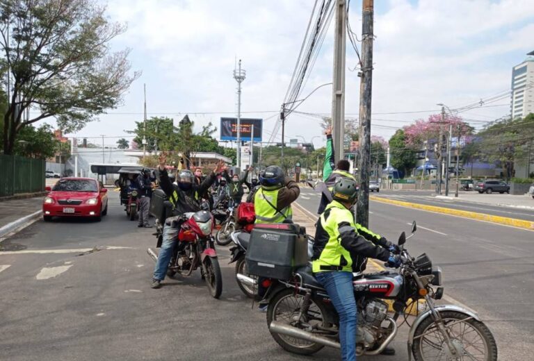 Sindicato paraguayo de trabajadores en moto no aumentará costo del servicio a pesar del incremento en el combustible