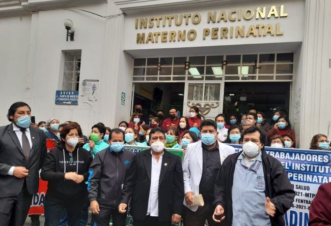 Gremio de la salud en Lima protesta por falta de medicamentos y garantías laborales