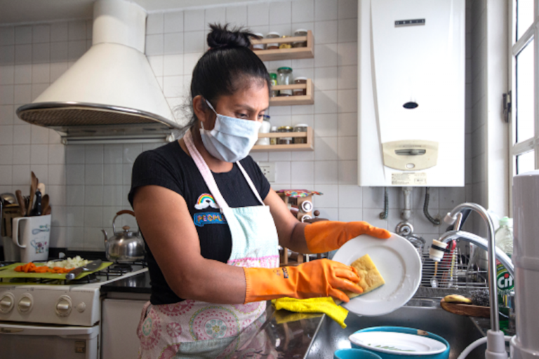 En el Día Internacional de los Trabajadores Domésticos, la OIT alerta sobre la falta de protección social