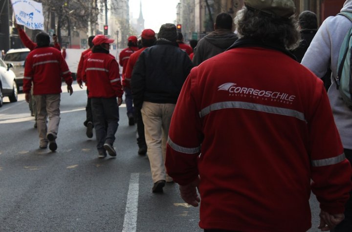 Sindicato de Correos de Chile cuestionó contratación de la empresa con una plataforma digital de transporte