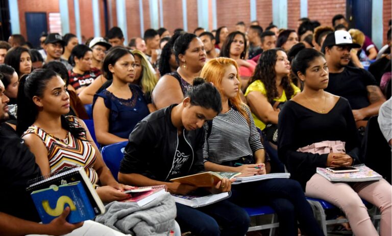 Panorama Laboral de la OIT propone alternativas para reducir la brecha salarial de género en América Latina