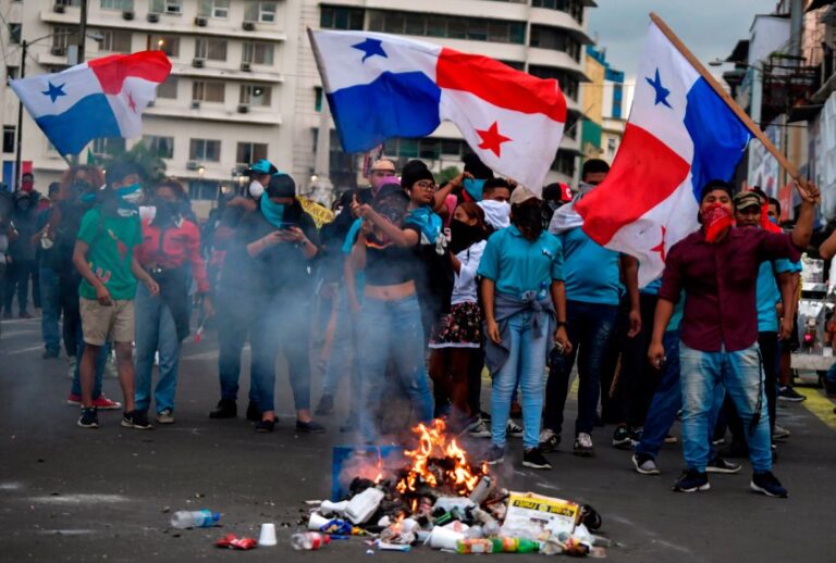 Panamá: no hubo negociación con el Gobierno y los sindicatos exigen que el combustible baje a 3 dólares