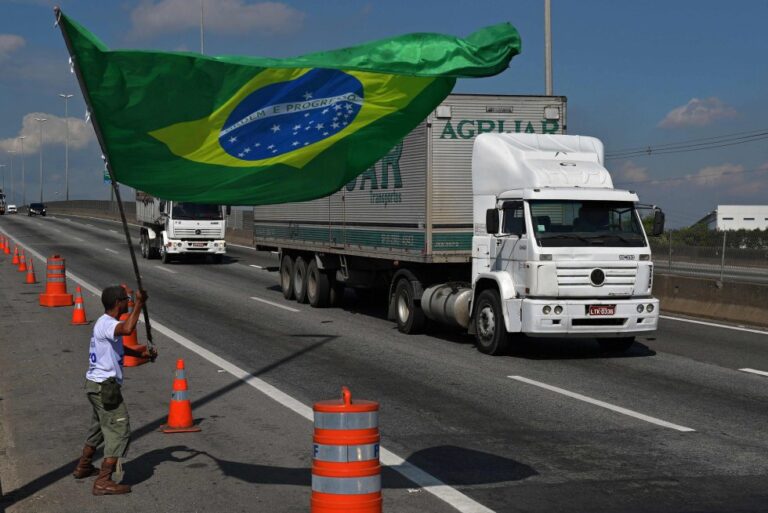 CNTTL de Brasil alertó sobre el bajo número de camioneros con licencia
