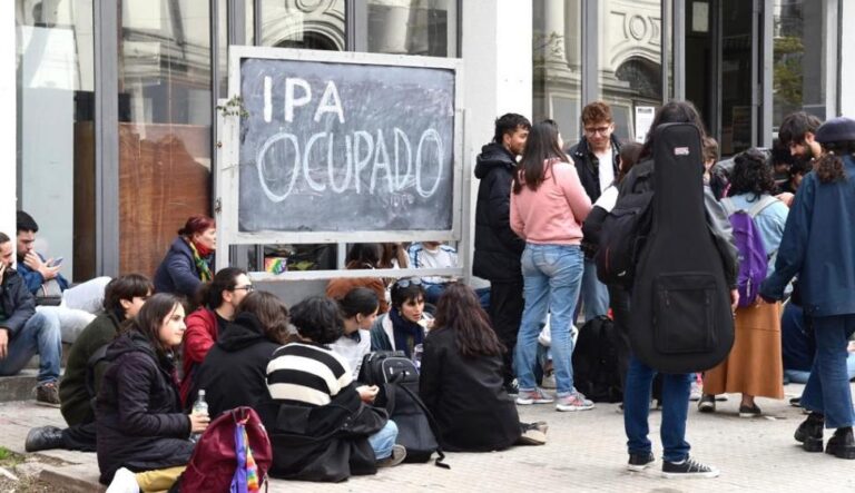 La Asociación Uruguaya de Laboralistas repudió el proceder de las autoridades frente a las ocupaciones estudiantiles