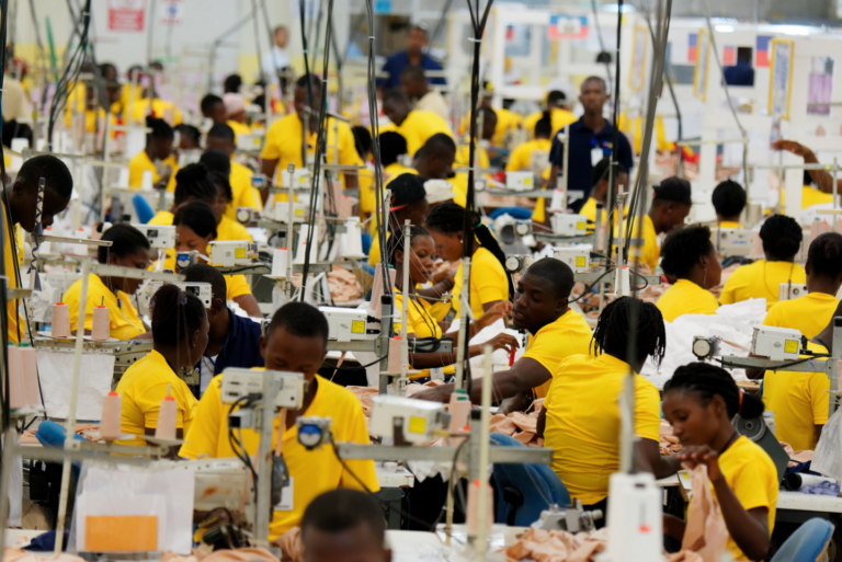 Denuncian aumento de despidos y reducción de pedidos en el sector de la confección en Haití
