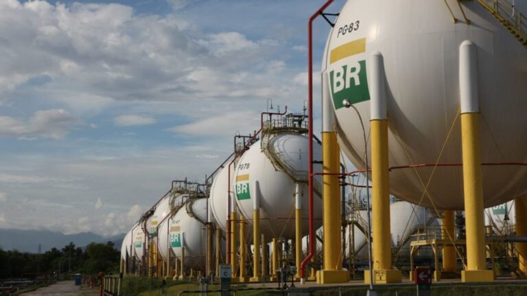 Brasil: Petrobras convocó a la Federación Nacional de los Petroleros a una reunión