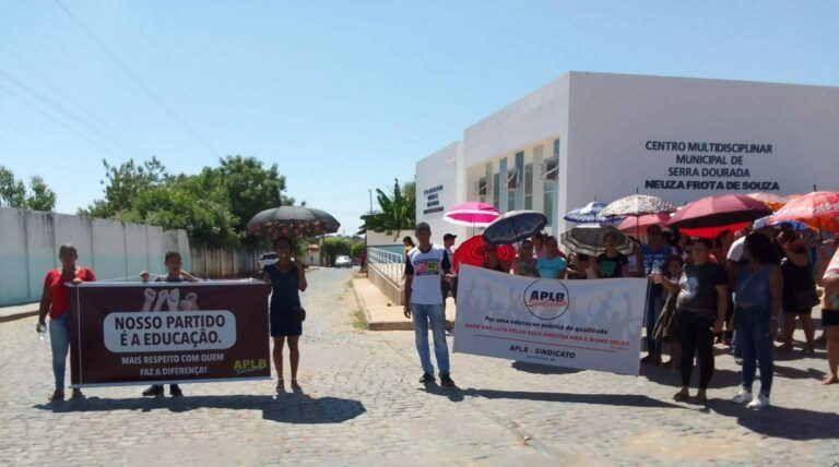 Trabajadores de la educación de Serra Dourada, Brasil, exigen mejores condiciones laborales