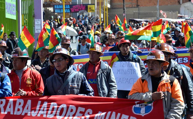 Bolivia: mineros cumplen nueve días de paro, exigen el pago de más de ocho meses de trabajo