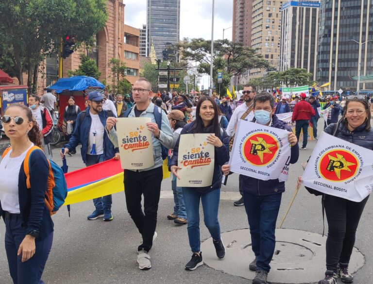 Sindicatos colombianos marcharon a cien días del Gobierno de Gustavo Petro
