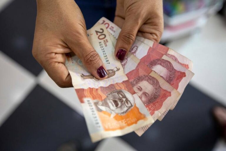 CUT Colombia exige un aumento del 20% del salario mínimo