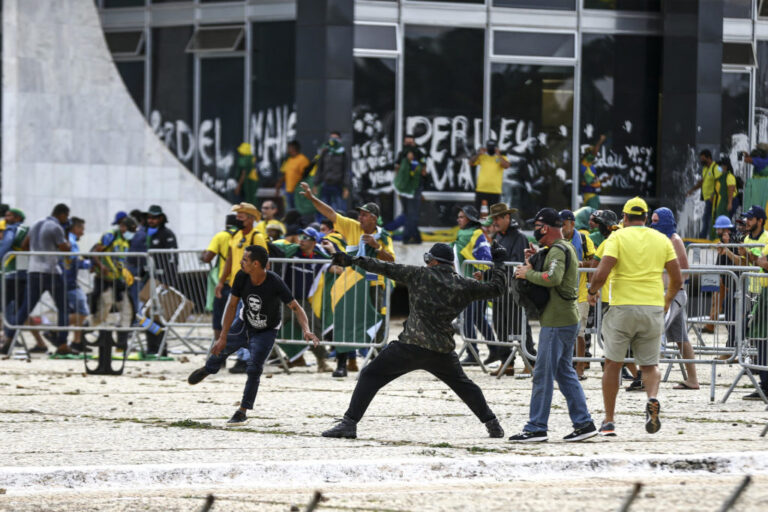 Brasil: CONTUA, CLATE y ALAL se unieron al Estado de Alerta internacional contra el intento de golpe institucional