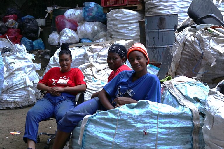 «Mujeres en Empleo Informal» evidenció el impacto del cambio climático en los lugares de trabajo de recicladores