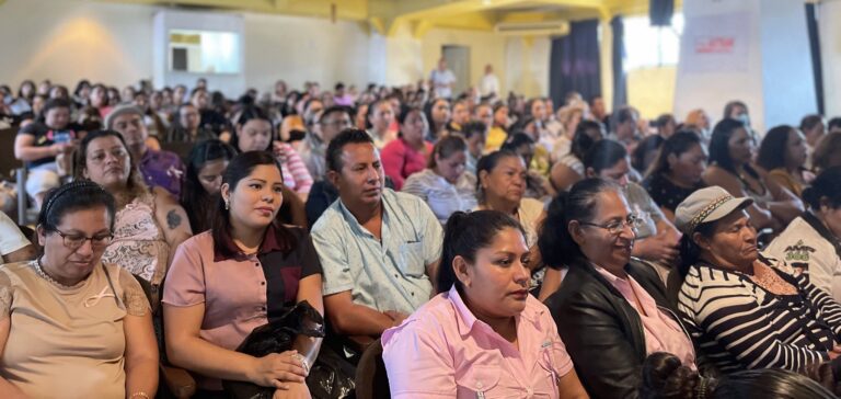 El Salvador: trabajadoras municipales encabezaron un conversatorio sobre igualdad de género