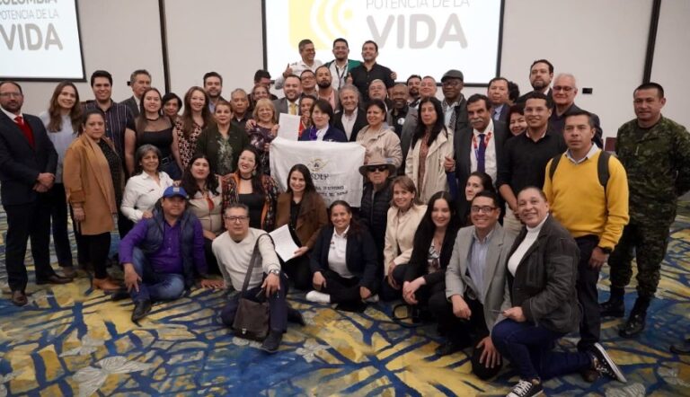 Gobierno colombiano y sindicatos lograron acuerdo que beneficiaría a 300 mil servidores públicos