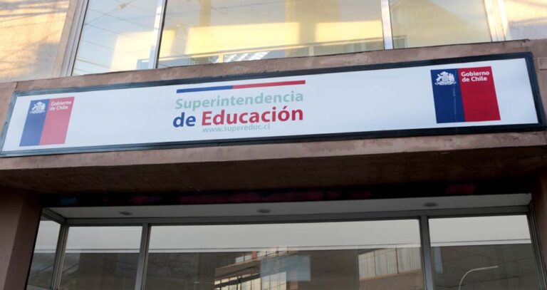 Trabajadores de la Superintendencia de Educación de Chile exigen cumplimiento del Acuerdo de Mejoramiento de Remuneraciones