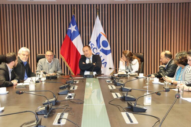 Integrantes de la Agrupación Nacional de Empleados Fiscales de Chile se reunieron con el Fiscal Nacional