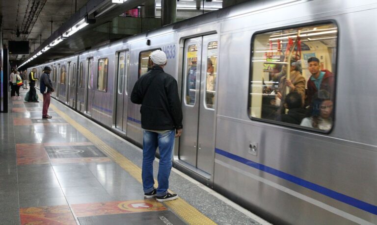 Trabajadores del Metro de São Paulo alertan posible privatización y despidos