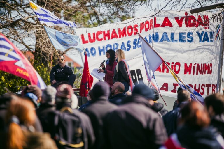 Confederación de sindicatos industriales del Uruguay marchó en defensa de los puestos de trabajo