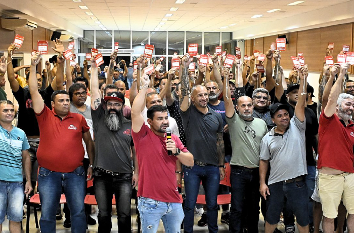Metalúrgicos brasileros exigen un aumento real de los salarios del 2% y la renovación del Convenio Colectivo de Trabajo