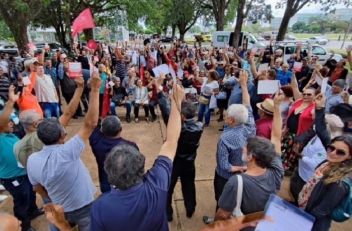 Brasil: trabajadores del sector público exigen al Gobierno garantías de recuperación salarial para 2024