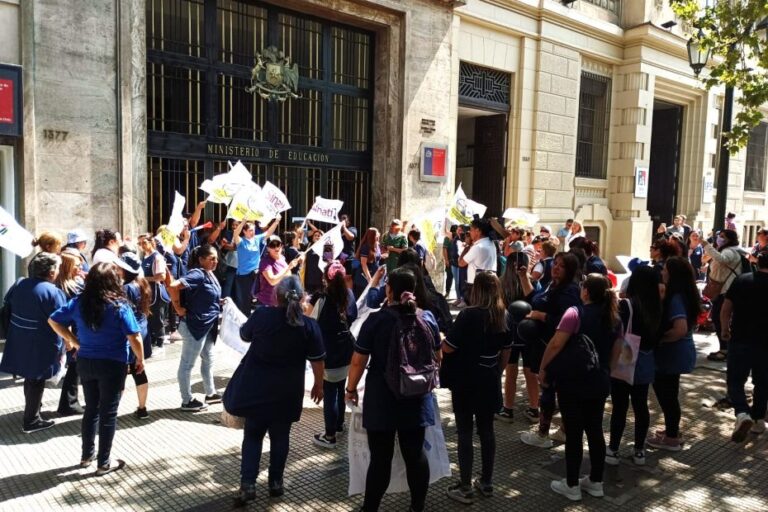 Trabajadoras de Fundación Integra en Chile paralizan actividades por incumplimientos laborales