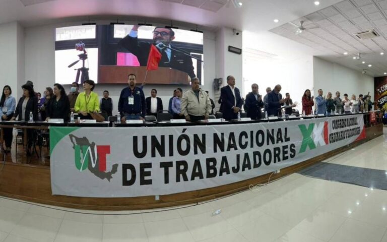 La Unión Nacional de Trabajadores de México presenta una «agenda laboral» en su Marcha Nacional