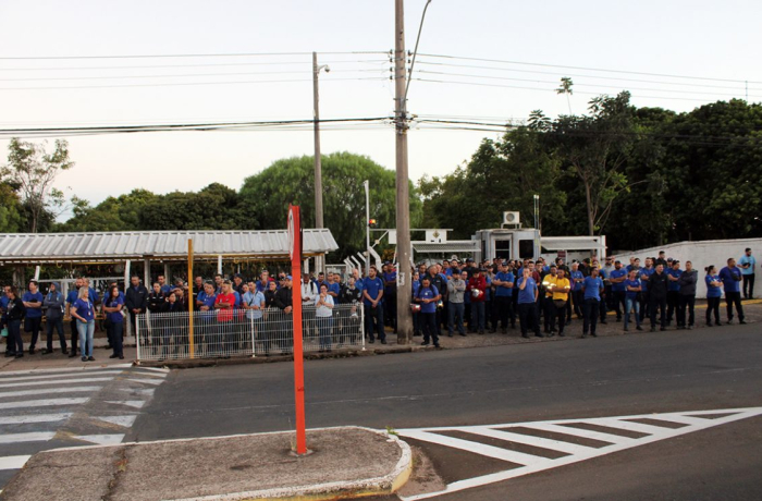 Brasil: trabajadores de Electrolux São Carlos paralizan la producción, en rechazo a 12 despidos