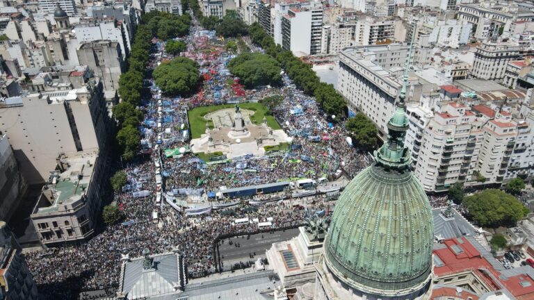 El movimiento sindical internacional dijo «presente» en el primer Paro General contra Javier Milei en Argentina