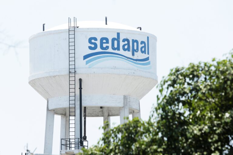Denuncian violación de derecho a la libertad sindical de trabajadores del Servicio de Agua Potable de Perú