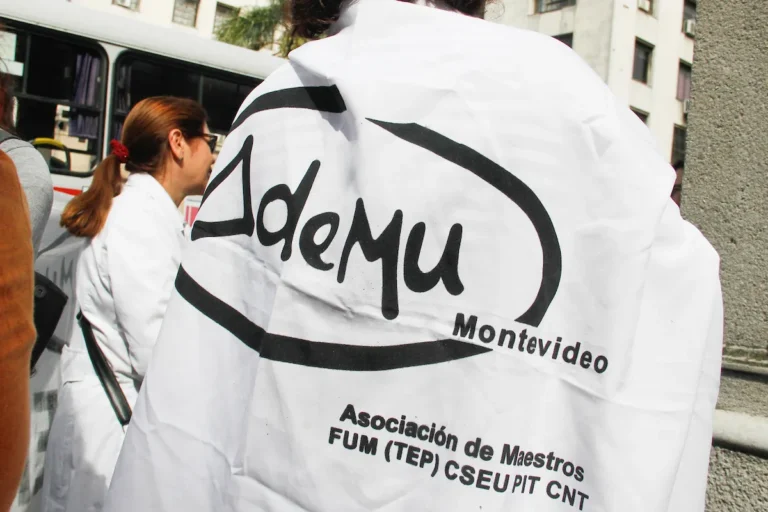 Asociación de Maestras del Uruguay evalúa la realización de un paro en la primera semana de clases