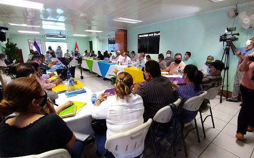 Nicaragua: sindicatos negocian el ajuste salarial mínimo de 2024 con un tope del 15%