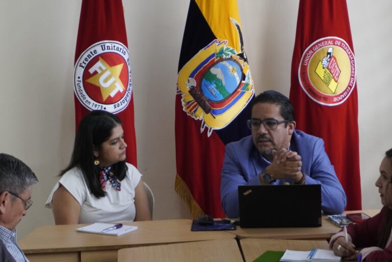 Dirigente sindical de Ecuador pide al Gobierno que no culpe a los gremios del quiebre de empresas estatales