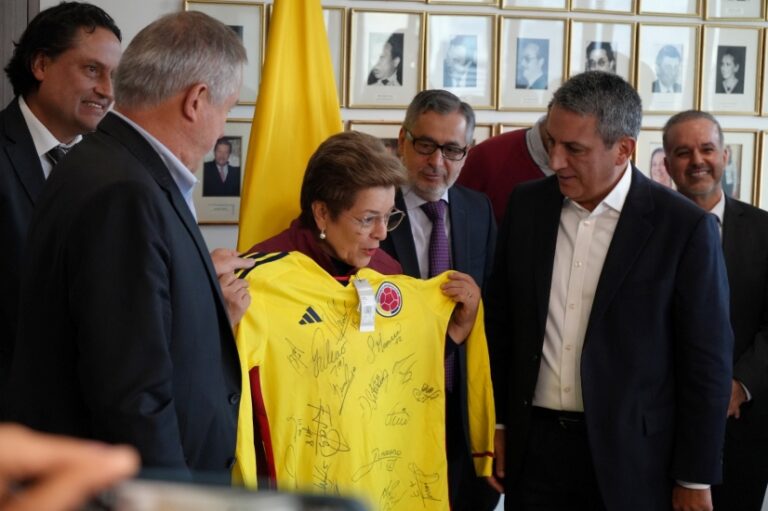 Sindicatos de fútbol, Dimayor y la Federación Colombiana de Fútbol firman acuerdo para negociar condiciones laborales